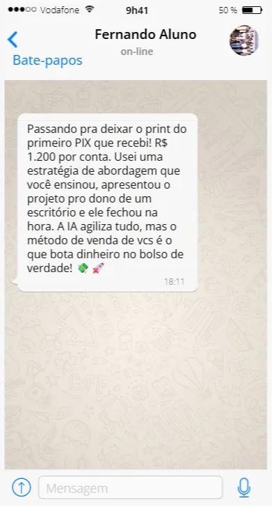 Print de conversa de aluna relatando fechamento de contrato de site com dono de farmácia